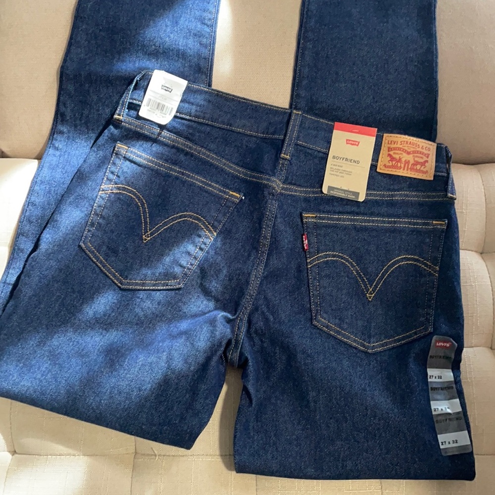 24 HR SALE ONLY Levi’s Boyfriend Jeans